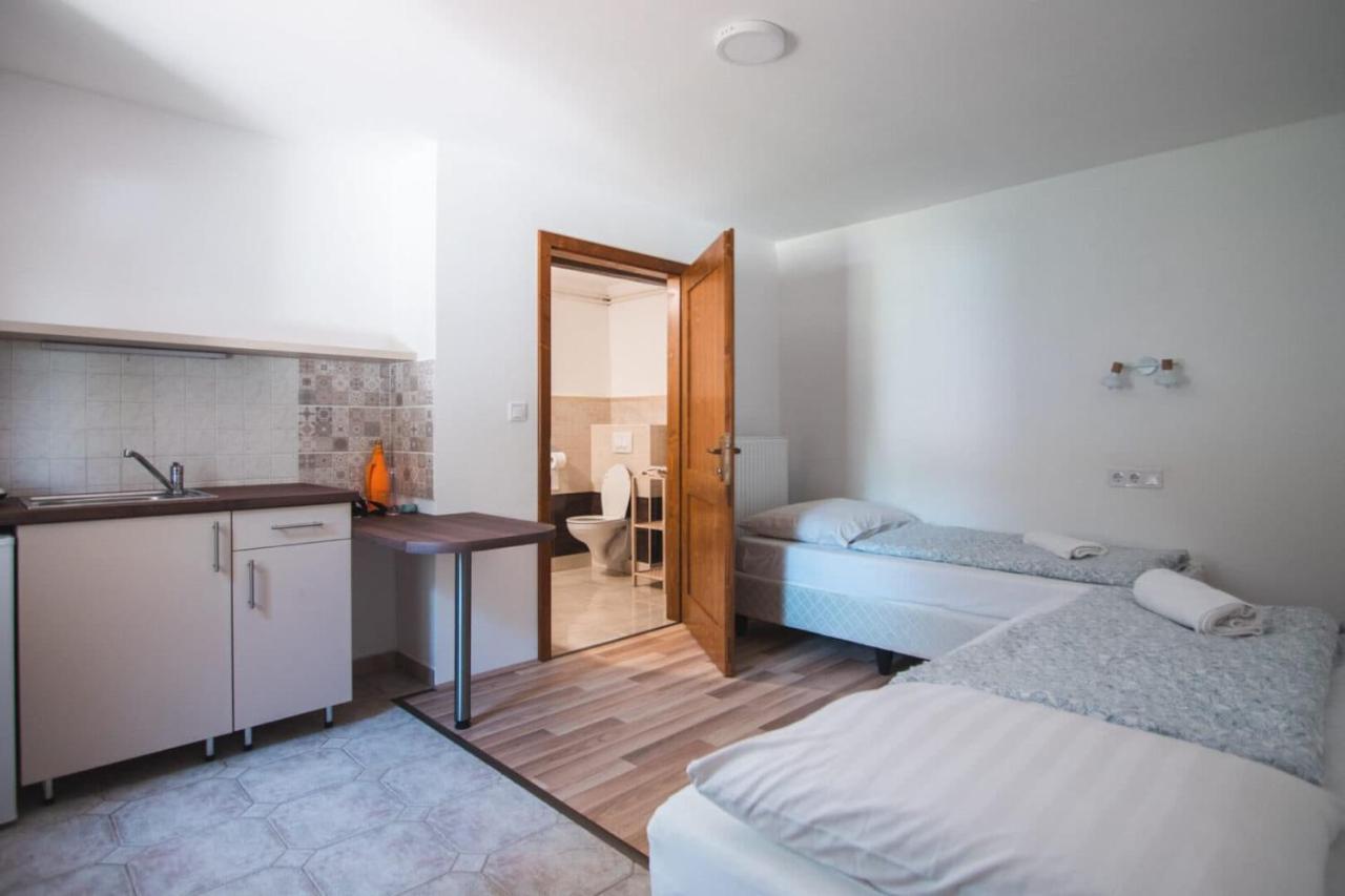 Natura Panzio&Apartmanhaz Орфів Екстер'єр фото